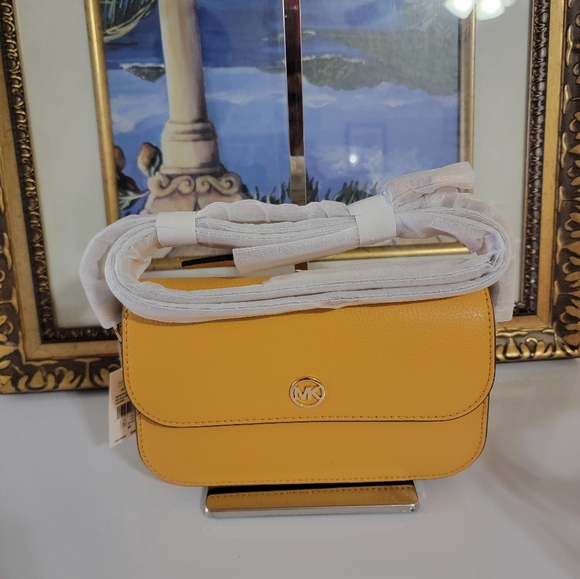NWT Micheal kors Jet Set Flap crossbody